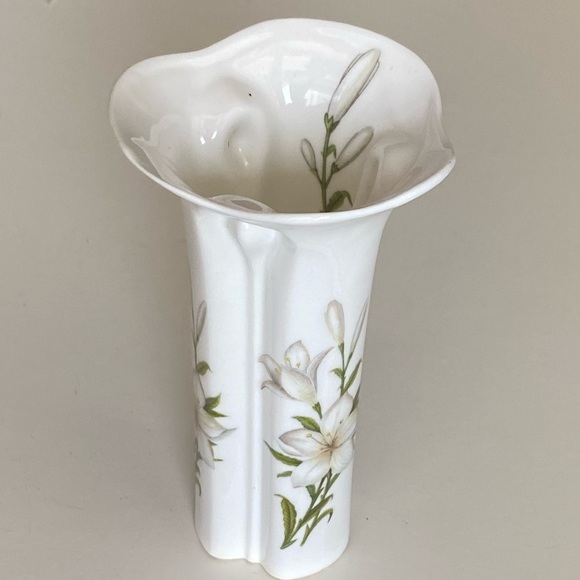 Antique Royal Shafford  fine bone china bud vase - Picture 1 of 12